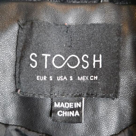 Black Faux leather Sm Fur collars n sleeve accent. Croptop. Big Buttons. Stylish - Picture 2 of 13